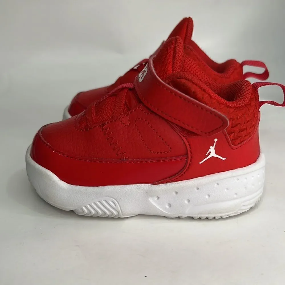 Jordan Kids Jordan Max Aura 3 Athletic Shoes in red. Size 5C